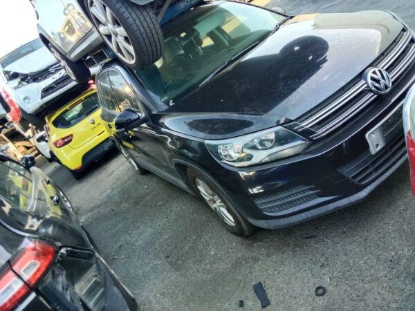 P5033 - Volkswagen Tiguan 2012 Black Wrecking - Image 6