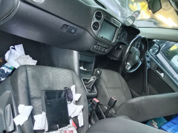 P5033 - Volkswagen Tiguan 2012 Black Wrecking - Image 10