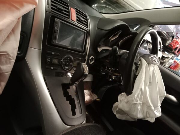 P5035 - Toyota corolla 2011 Grey Wrecking - Image 4