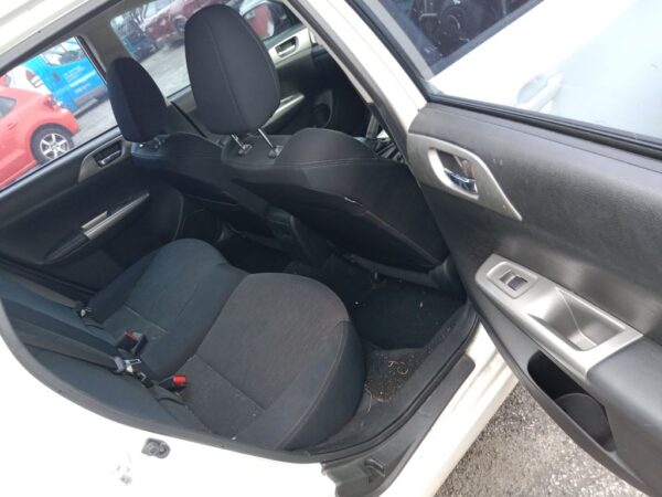 P5038 - Subaru Impreza 2009 White Wrecking - Image 5