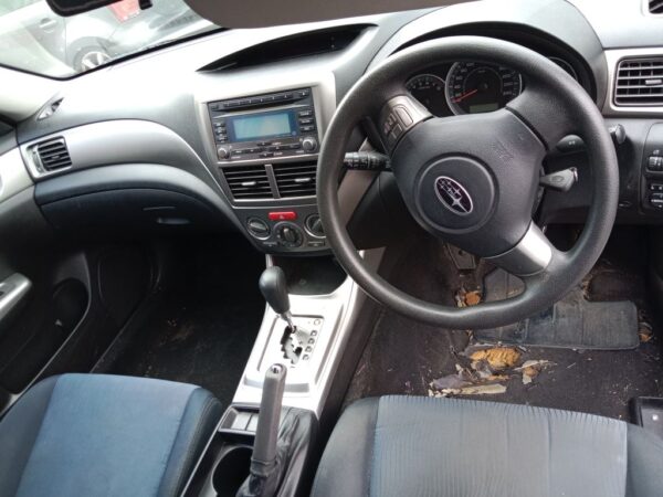 P5038 - Subaru Impreza 2009 White Wrecking - Image 6