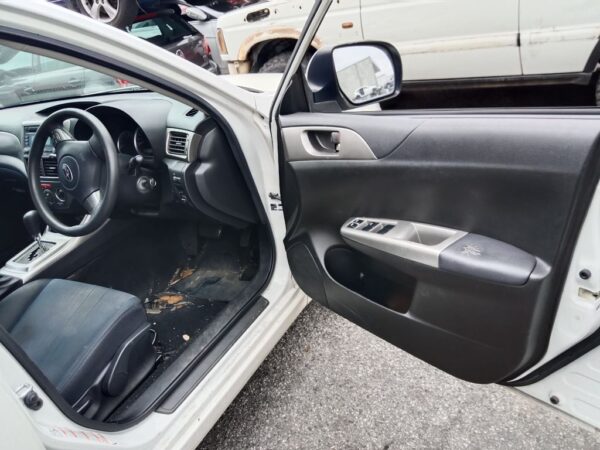 P5038 - Subaru Impreza 2009 White Wrecking - Image 7
