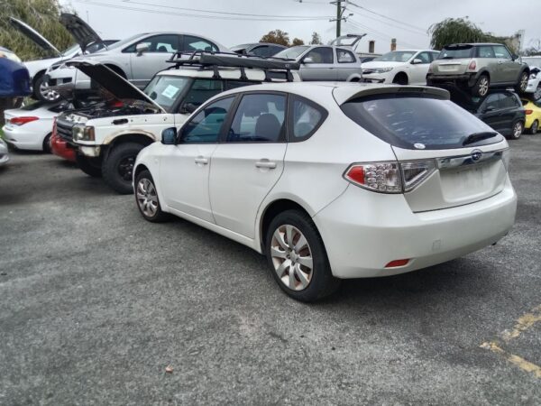 P5038 - Subaru Impreza 2009 White Wrecking - Image 9