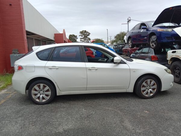 P5038 - Subaru Impreza 2009 White Wrecking - Image 12