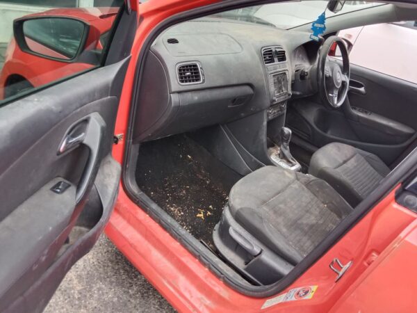 P5039 - Volkswagen polo 2011 Red Wrecking - Image 10