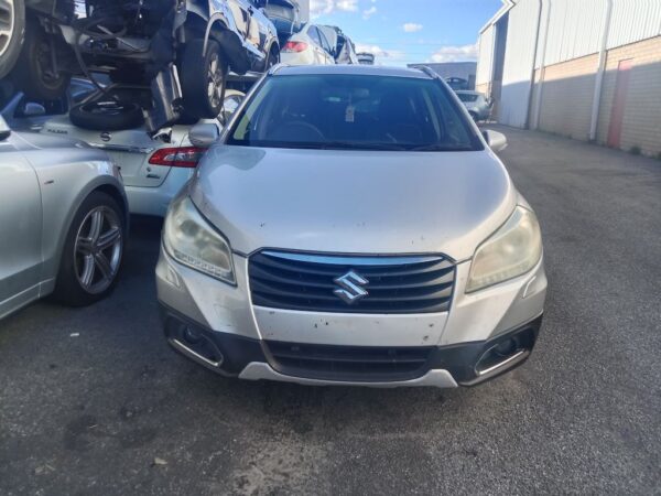 P5040 - Suzuki S-Cross 2014 Silver Wrecking - Image 2