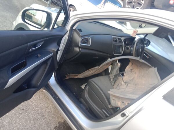 P5040 - Suzuki S-Cross 2014 Silver Wrecking - Image 6