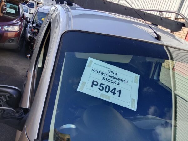 P5041 - Renault Kangoo 2014 Silver Wrecking - Image 2