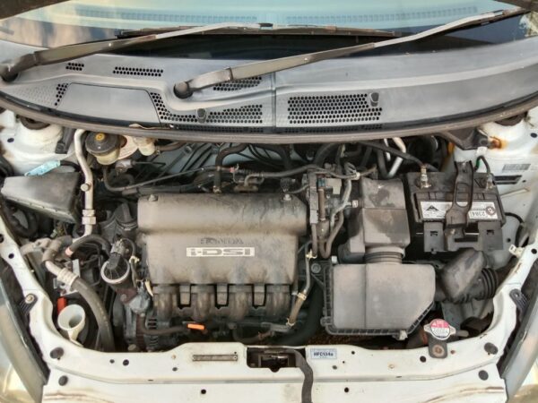 P5044 - Honda jazz 2006 White Wrecking - Image 5