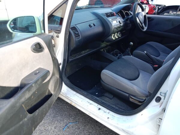 P5044 - Honda jazz 2006 White Wrecking - Image 8