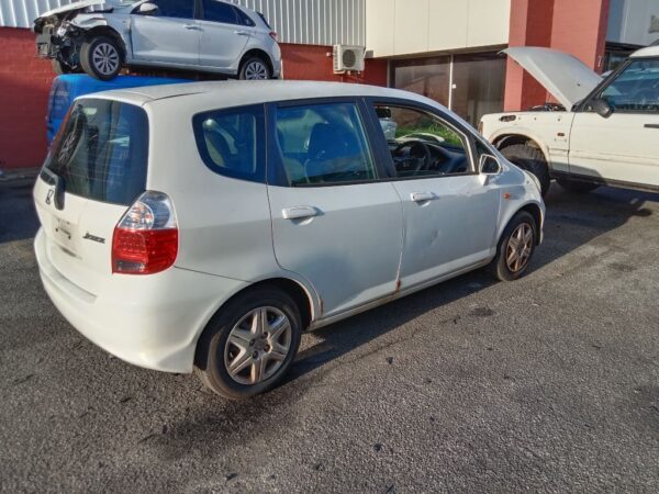 P5044 - Honda jazz 2006 White Wrecking - Image 12