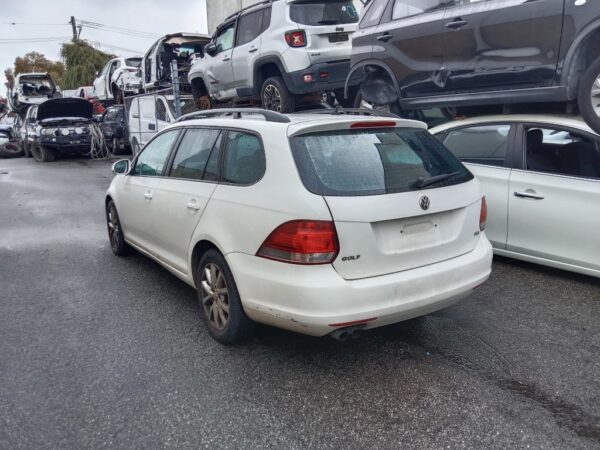 P5045 - Volkswagen golf 2013 White Wrecking - Image 13