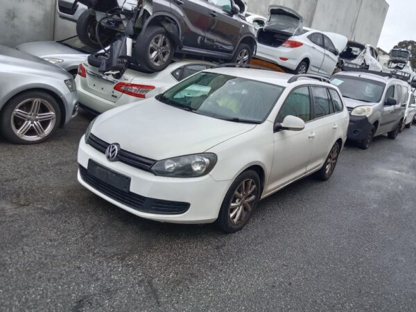 P5045 - Volkswagen golf 2013 White Wrecking - Image 16