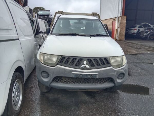 P5046 - Mitsubishi Triton 2009 White Wrecking