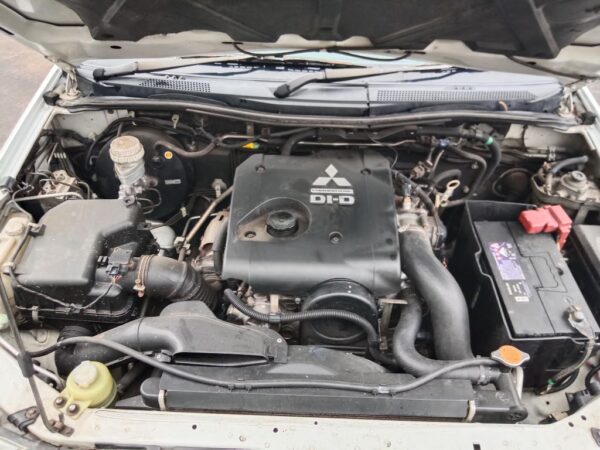 P5046 - Mitsubishi Triton 2009 White Wrecking - Image 3