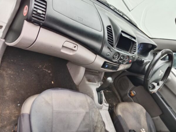 P5046 - Mitsubishi Triton 2009 White Wrecking - Image 10