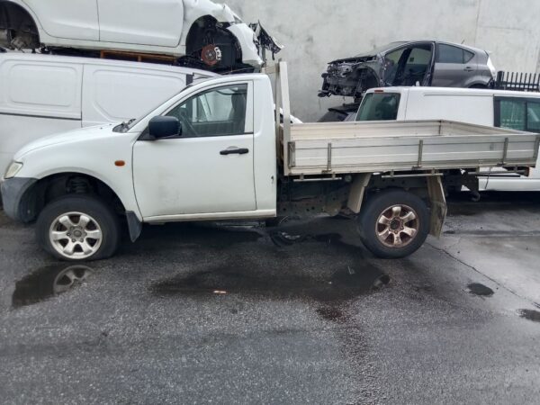 P5046 - Mitsubishi Triton 2009 White Wrecking - Image 15