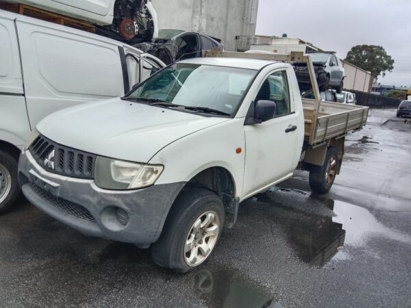 P5046 - Mitsubishi Triton 2009 White Wrecking - Image 16