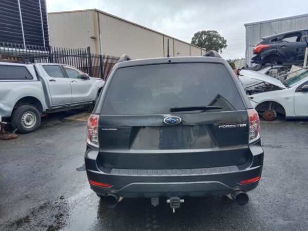 P5047 - Subaru Forester 2011 Grey Wrecking - Image 11