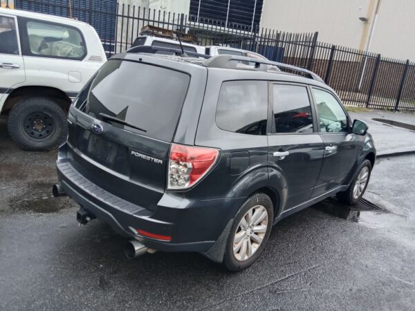 P5047 - Subaru Forester 2011 Grey Wrecking - Image 12