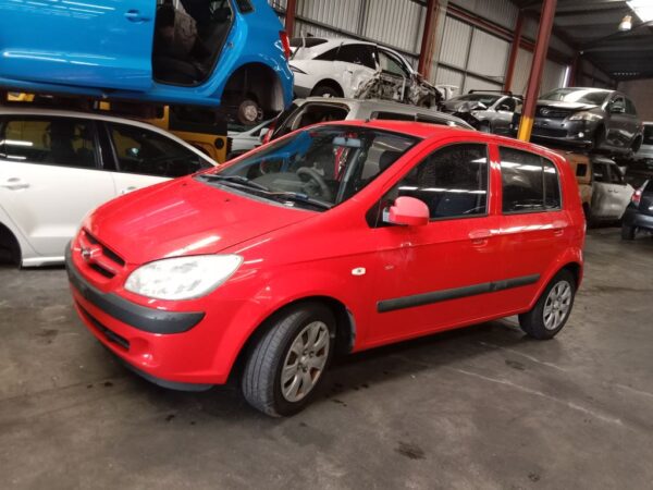 P5048 - Hyundai Getz 2007 Red Wrecking - Image 16