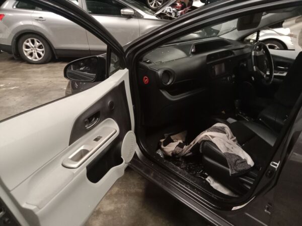 P5050 - Toyota Prius C 2012 Grey Wrecking - Image 4