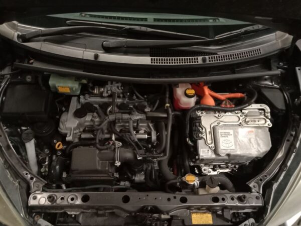 P5050 - Toyota Prius C 2012 Grey Wrecking - Image 7