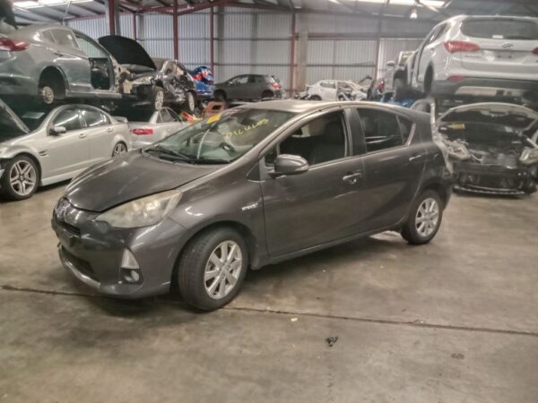 P5050 - Toyota Prius C 2012 Grey Wrecking - Image 10