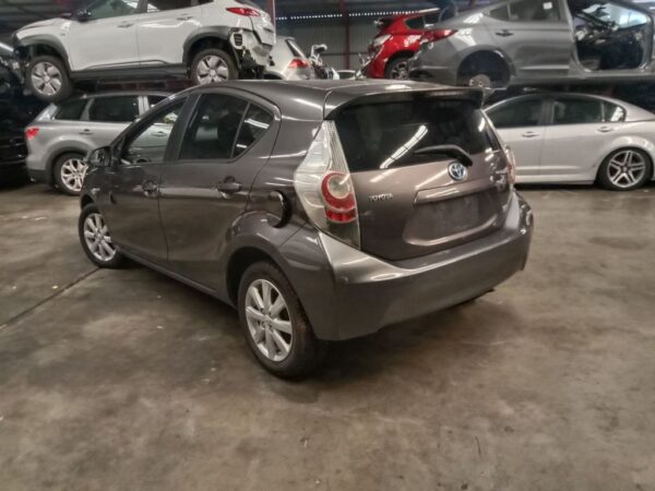 P5050 - Toyota Prius C 2012 Grey Wrecking - Image 12