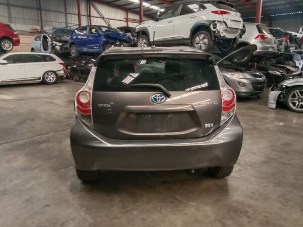 P5050 - Toyota Prius C 2012 Grey Wrecking - Image 13