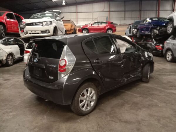 P5050 - Toyota Prius C 2012 Grey Wrecking - Image 14