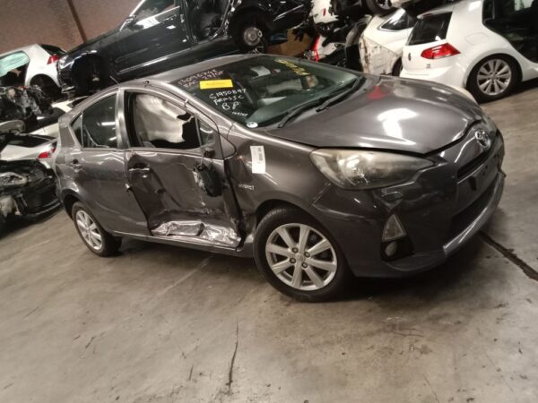 P5050 - Toyota Prius C 2012 Grey Wrecking - Image 16
