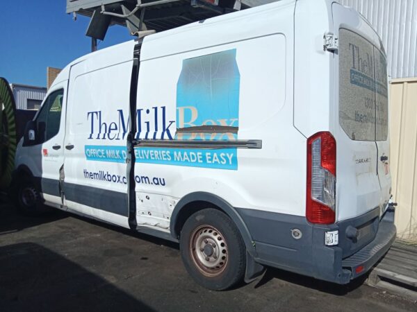 P5052 - Ford Transit 2015 White Wrecking - Image 3