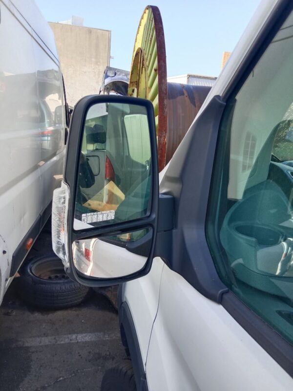 P5052 - Ford Transit 2015 White Wrecking - Image 8