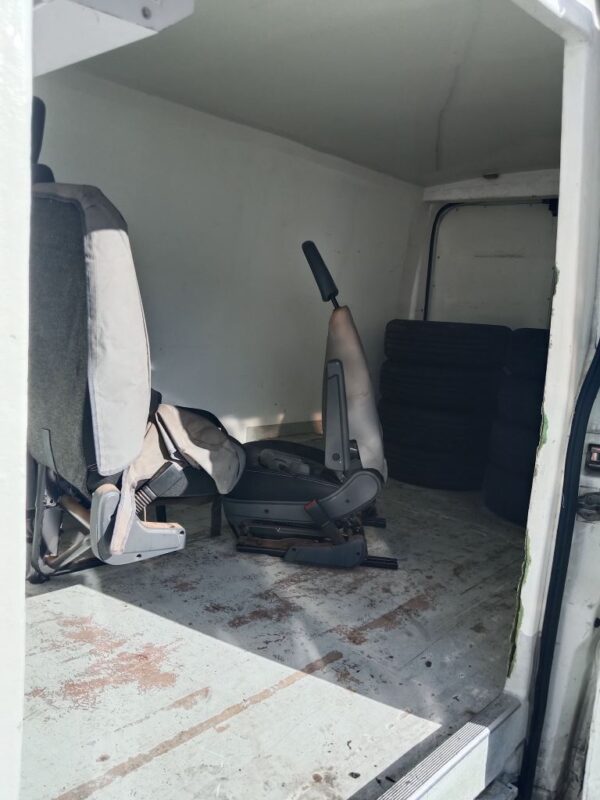 P5052 - Ford Transit 2015 White Wrecking - Image 14