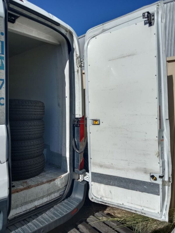 P5052 - Ford Transit 2015 White Wrecking - Image 15