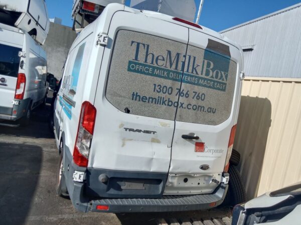 P5052 - Ford Transit 2015 White Wrecking - Image 16