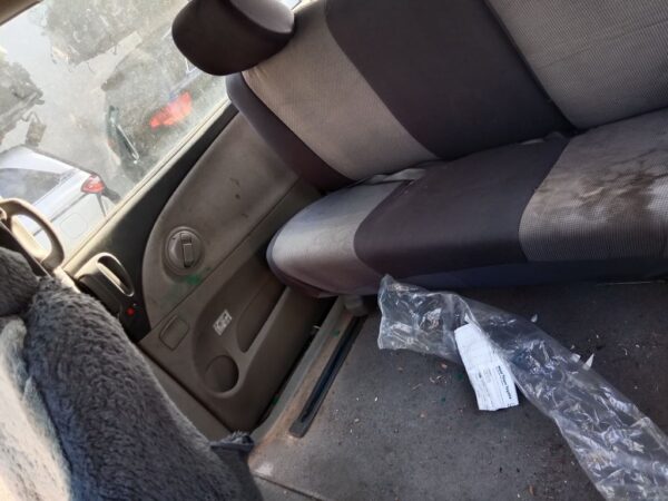 P5053 - Toyota Tarago 2003 Gold Wrecking - Image 3