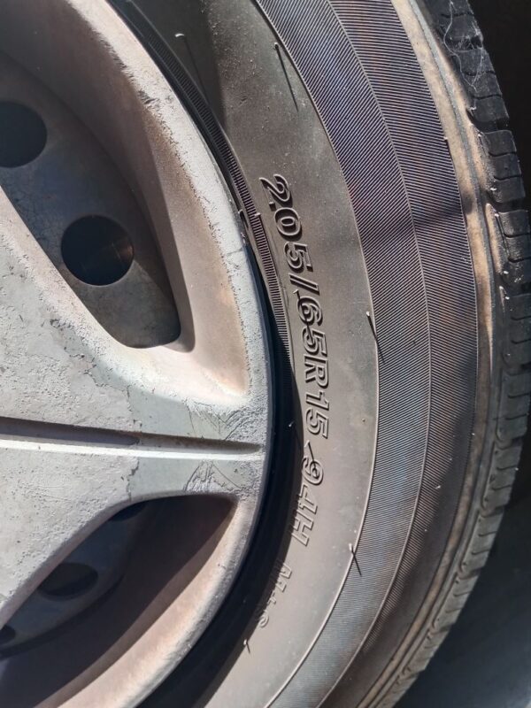 P5053 - Toyota Tarago 2003 Gold Wrecking - Image 4