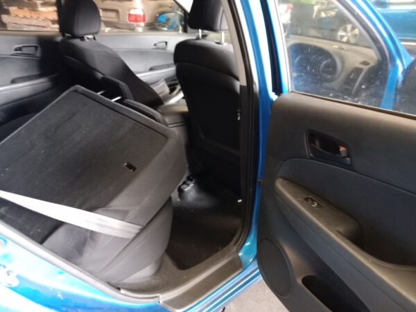P5055 - Hyundai i30 2010 Blue Wrecking - Image 3