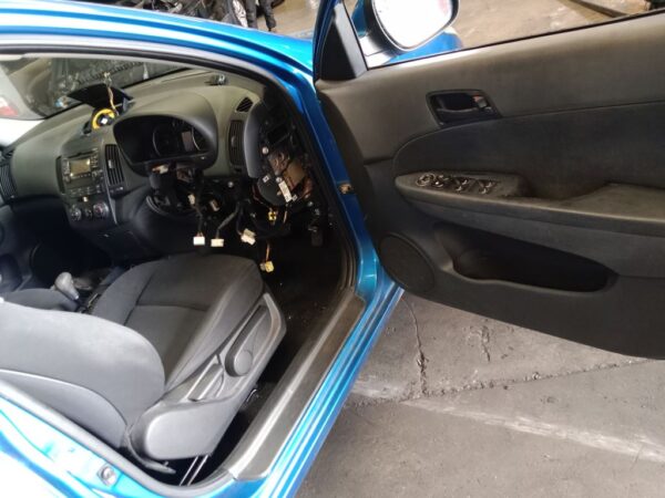 P5055 - Hyundai i30 2010 Blue Wrecking - Image 7