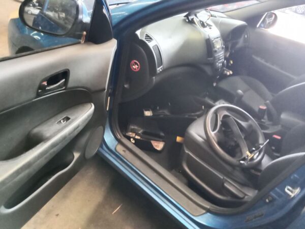 P5055 - Hyundai i30 2010 Blue Wrecking - Image 8