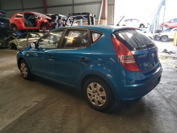 P5055 - Hyundai i30 2010 Blue Wrecking - Image 11