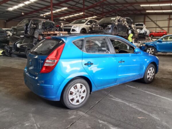 P5055 - Hyundai i30 2010 Blue Wrecking - Image 13
