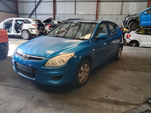 P5055 - Hyundai i30 2010 Blue Wrecking - Image 15