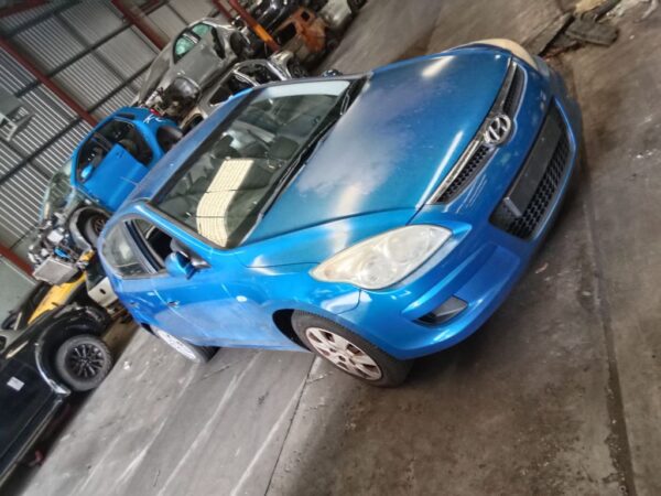 P5055 - Hyundai i30 2010 Blue Wrecking - Image 16