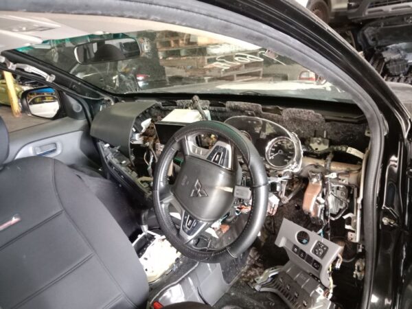 P5056 - Mitsubishi Triton 2017 Black Wrecking - Image 4