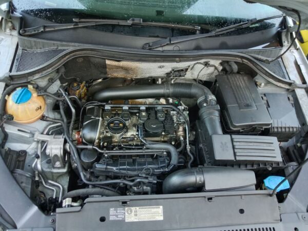 P5057 - Volkswagen Tiguan 2010 Silver Wrecking - Image 3