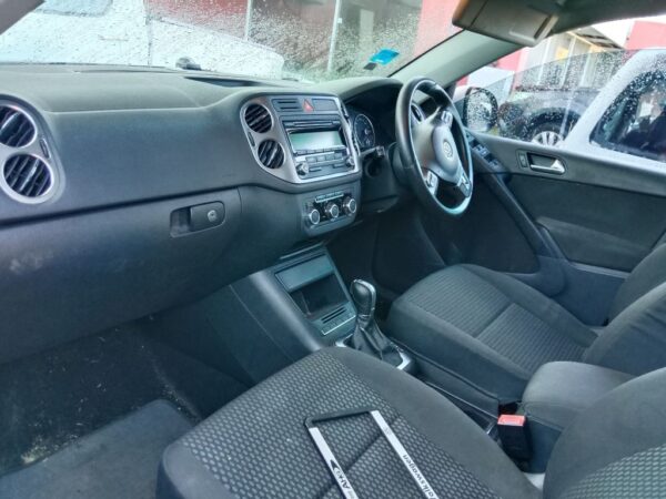P5057 - Volkswagen Tiguan 2010 Silver Wrecking - Image 4
