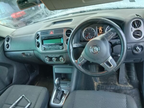 P5057 - Volkswagen Tiguan 2010 Silver Wrecking - Image 6